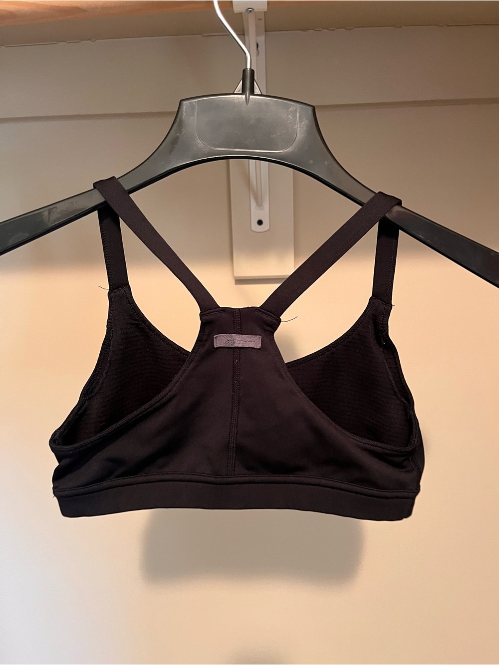 oiselle Black Logo High 10 Sports Bra - Picture 2 of 4